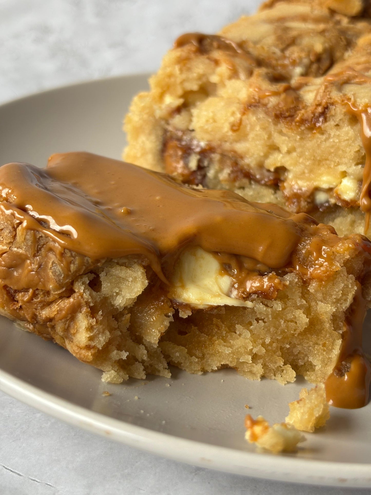 VANILLA BISCOFF & WHITE CHOCOLATE TEA CAKE