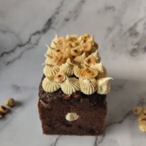 HAZELNUT CAKE WITH WHITE CHOCOLATE MOUSSE